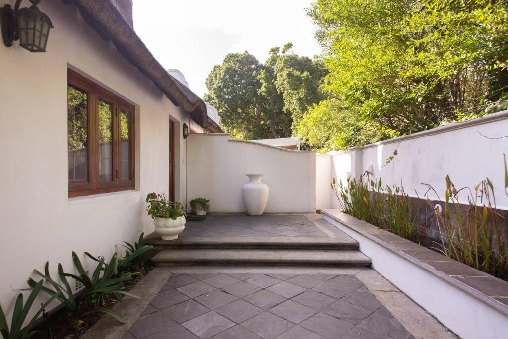 Mawethu Peaceful Garden With Covered Pool And Braai Area Kapstaden Eksteriør billede
